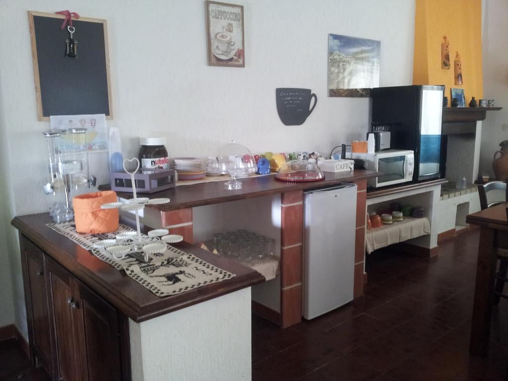 Bed and Breakfast Al Sole Di Pula Exterior foto