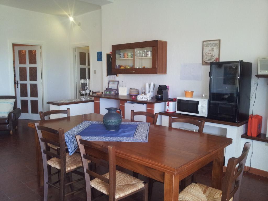 Bed and Breakfast Al Sole Di Pula Exterior foto