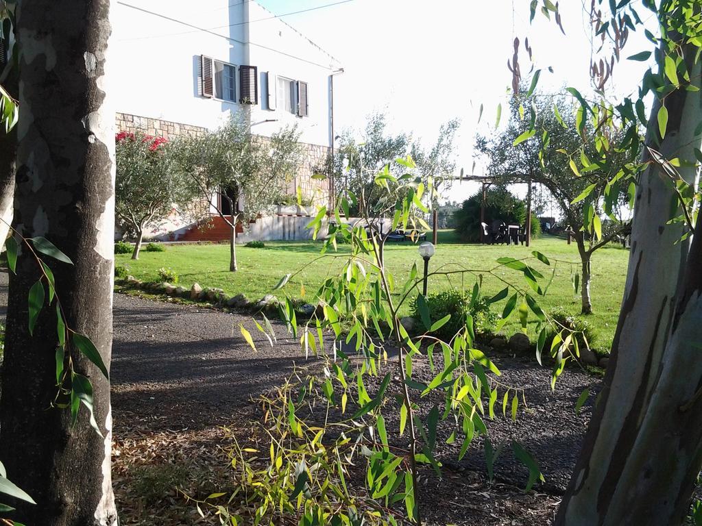 Bed and Breakfast Al Sole Di Pula Exterior foto