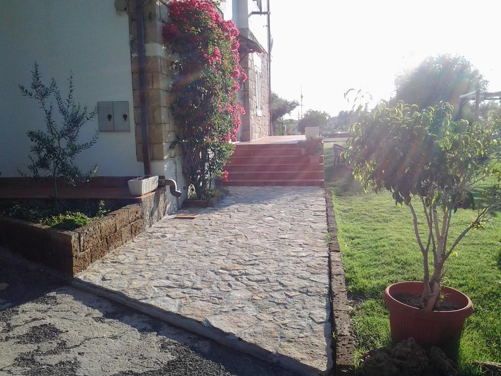 Bed and Breakfast Al Sole Di Pula Exterior foto