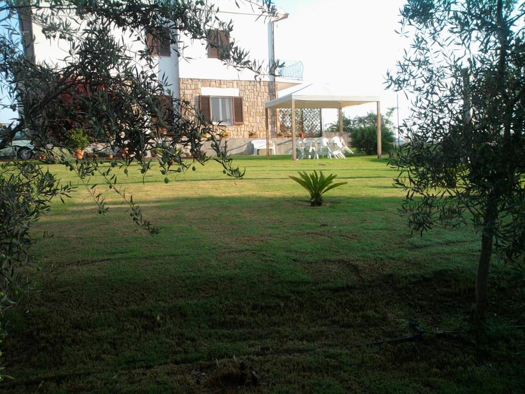 Bed and Breakfast Al Sole Di Pula Exterior foto