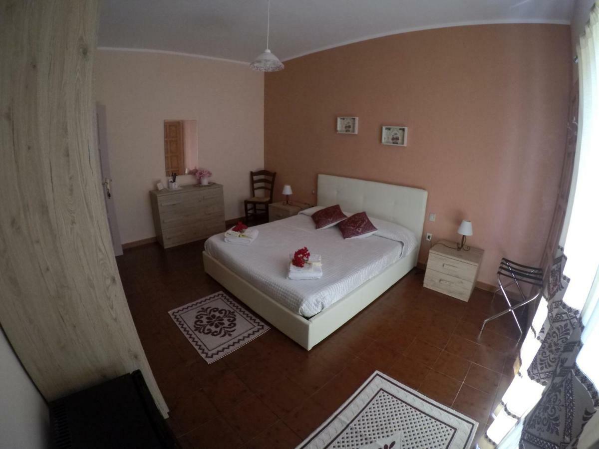 Bed and Breakfast Al Sole Di Pula Exterior foto