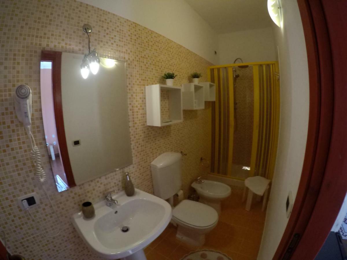 Bed and Breakfast Al Sole Di Pula Exterior foto