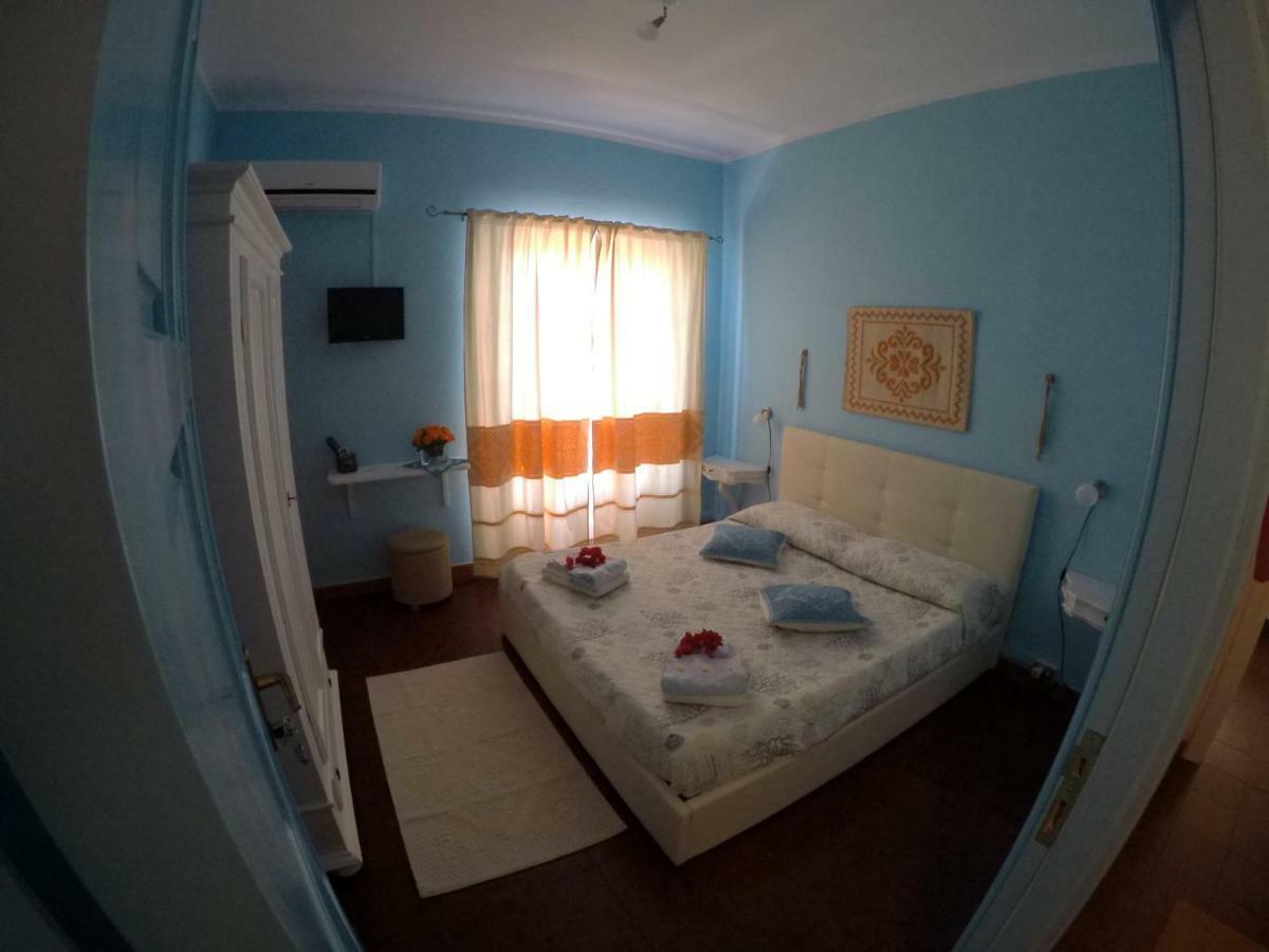 Bed and Breakfast Al Sole Di Pula Exterior foto